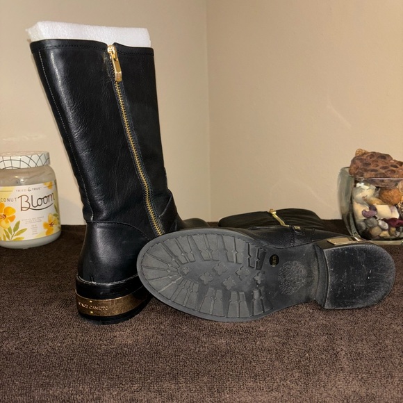 Black boots; gold hardware w/inside zipper; very nice & comfortable. - Picture 2 of 15